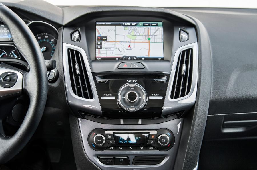  Ford Focus  Titanium 2014 года  (фото 18 из 21)